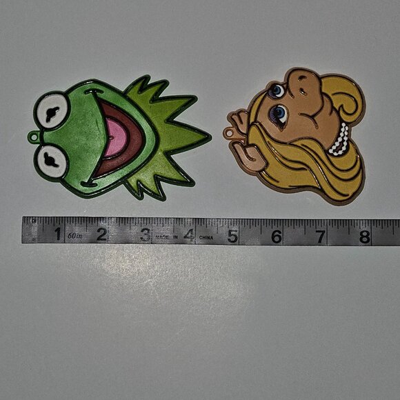 2 VTG Cookie Cutters Lot Muppets Kermit the Frog Miss Piggy - Picture 3 of 3